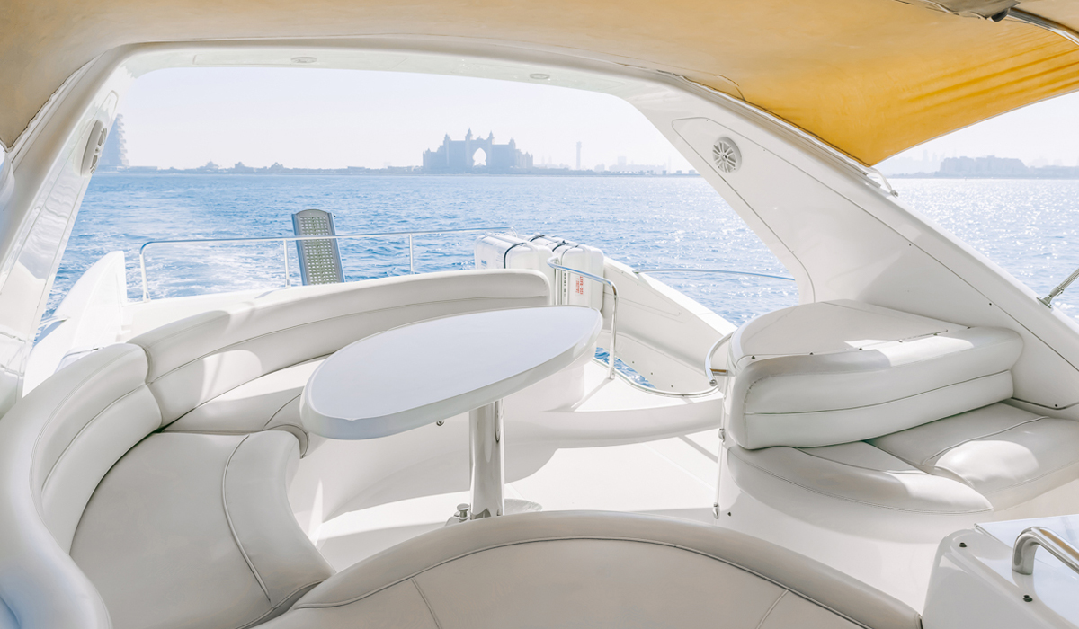 Яхты(а) "WT". Яхта AZIMUT 55FT WT 2 каюты Крейсерские яхты – От 30 до 60 метров. Предназначены для длительных путешествий с комфортом. 2