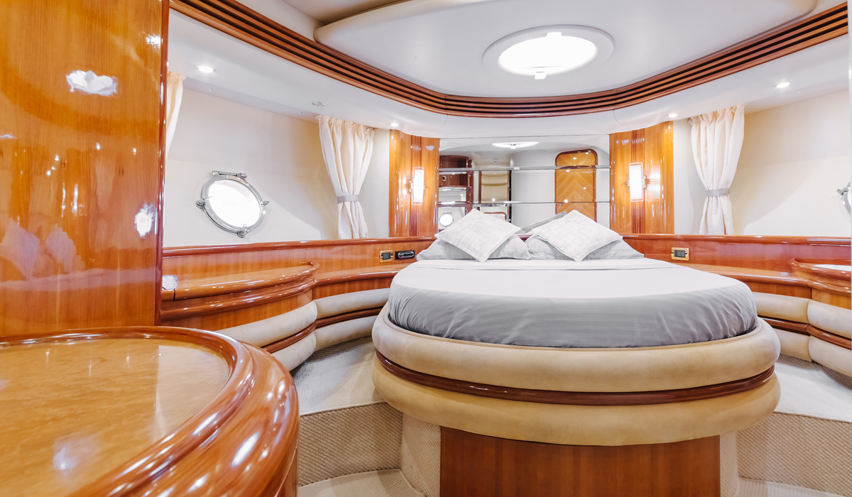 Изысканная яхта AZIMUT 68FT WT для роскошных круизов в Дубае Яхта AZIMUT 68FT WT — воплощение
