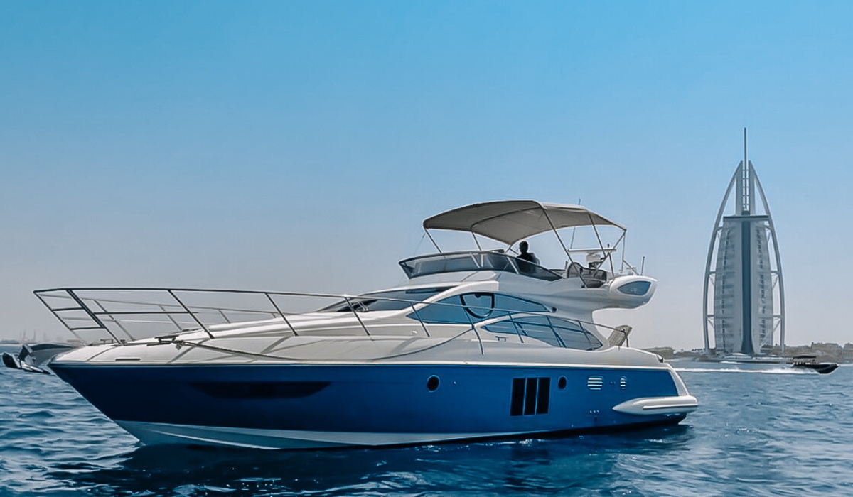 Аренда Яхты(а) "WT". Яхта AZIMUT 48FT WT 2 каюты Крейсерские яхты – От 30 до 60 метров. Предназначены для длительных путешествий с комфортом. Чартеры 48m