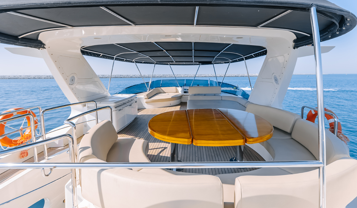 Волшебство морского странствия на яхте AZIMUT 75FT WT Погружение в чарующую стихию водных просторов, сопровождаемое неторопливым