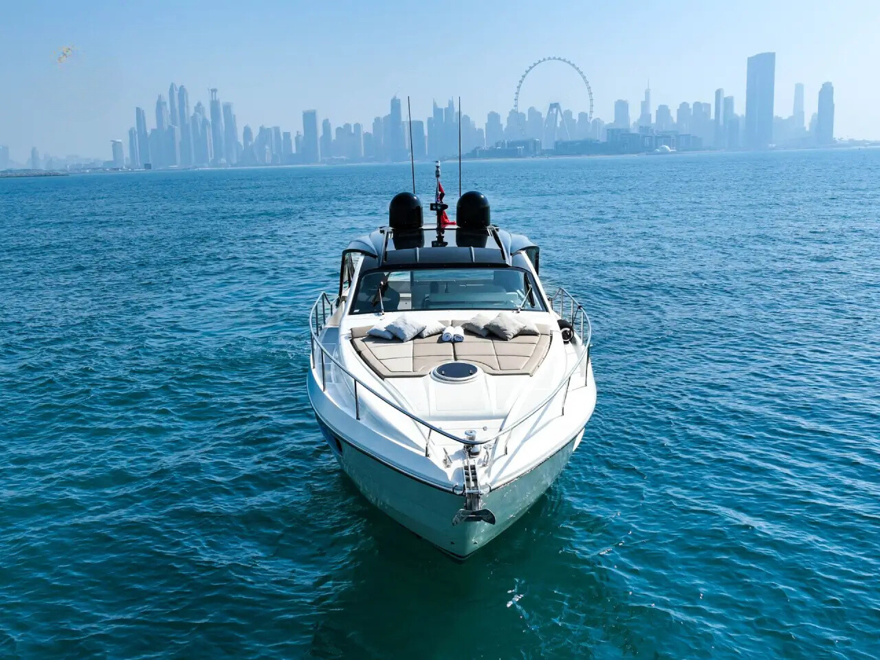 Подобный обзор Elite 54FT Pershing White SL Яхта Elite 54FT Pershing White SL представляет собой изысканное