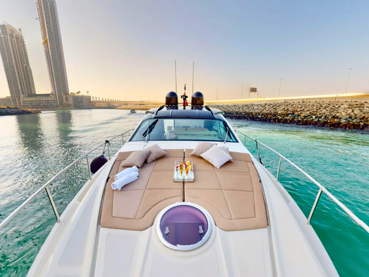 Яхты(а) "SL". Elite 54FT Pershing White SL 2 каюты Моторные яхты – Используют двигатели для движения