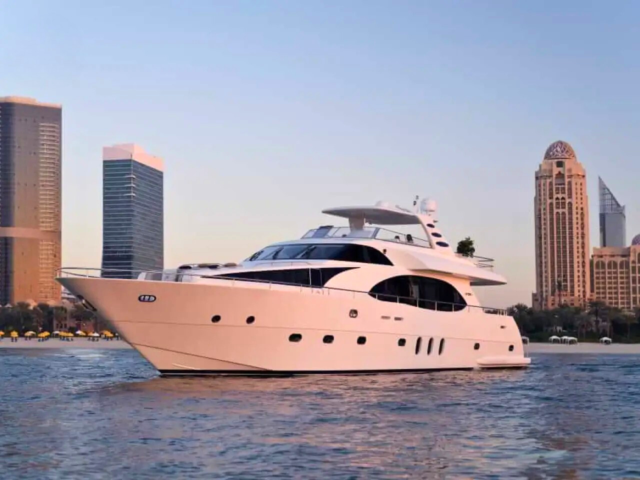 Искусство развлечений на борту Elite Haigan 90FT SL: гармония роскоши и водных удовольствий Погружаясь в атмосферу