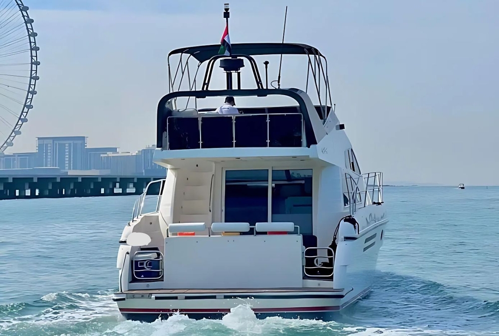 Искусство развлечений на Majesty 48FT SL: гармония комфорта и водных приключений Погружаясь в мир яхтинга на
