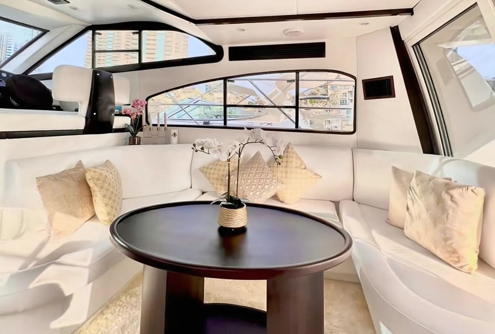 Яхты(а) "SL". Яхта Majesty 48FT SL 2 каюты Крейсерские яхты – От 30 до 60 метров. Предназначены для длительных путешествий с комфортом. 3