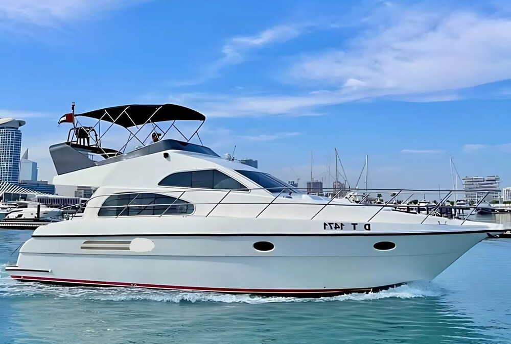 Аренда Яхты(а) "SL". Яхта Majesty 48FT SL 2 каюты Крейсерские яхты – От 30 до 60 метров. Предназначены для длительных путешествий с комфортом. Чартеры 48m