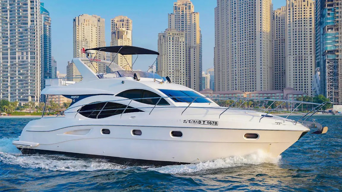 Аренда Яхты(а) "RD". Яхта Majesty 50FT RD 2 каюты Крейсерские яхты – От 30 до 60 метров. Предназначены для длительных путешествий с комфортом. Чартеры 50m