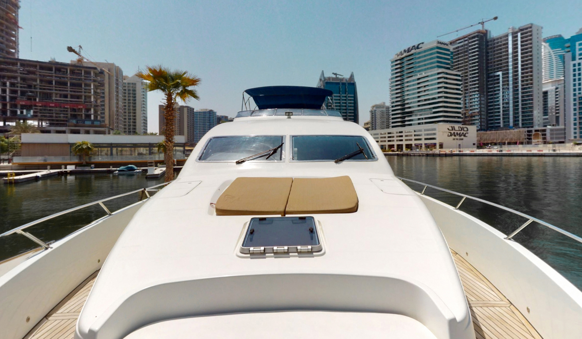 Искусство развлечений на борту Majesty 88FT WT: гармония комфорта и динамики Великолепие яхты Majesty 88FT WT