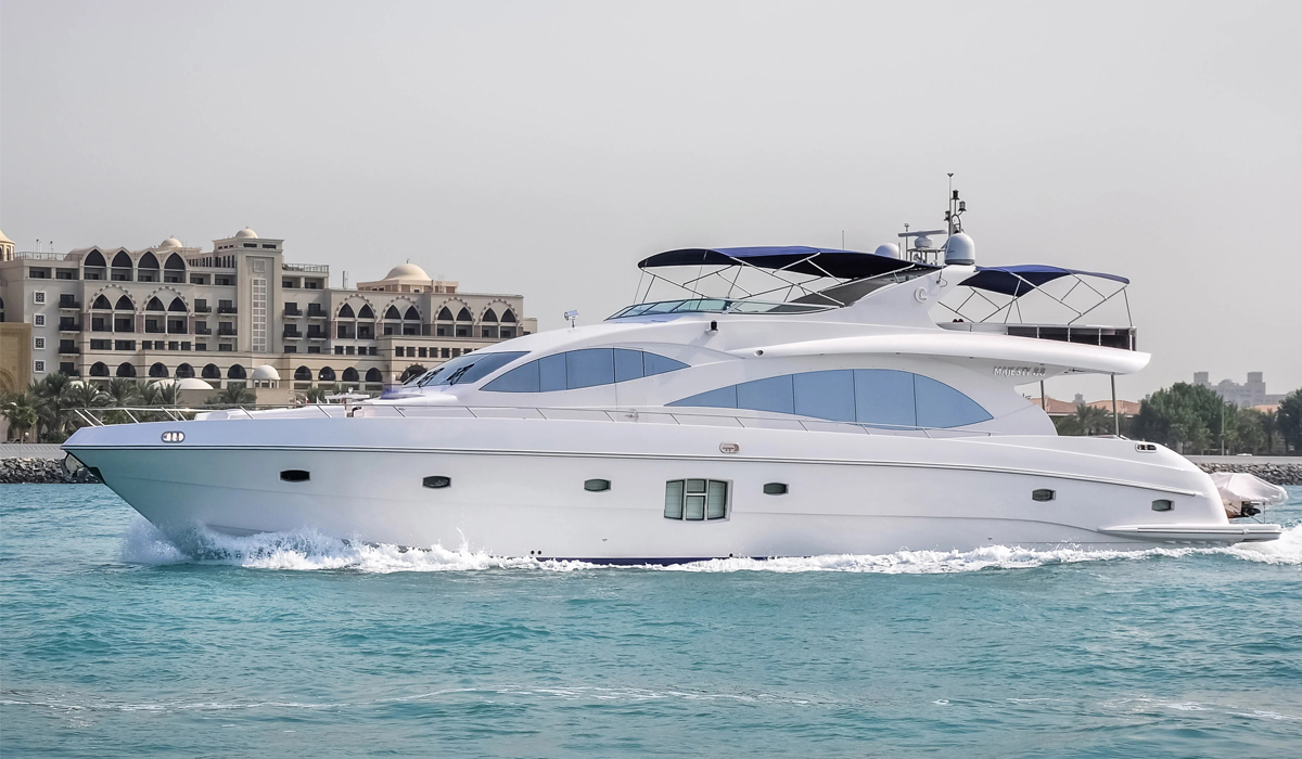 Аренда Яхты(а) "WT". Яхта MAJESTY 88FT WT 3 каюты Крейсерские яхты – От 30 до 60 метров. Предназначены для длительных путешествий с комфортом. Чартеры 88m