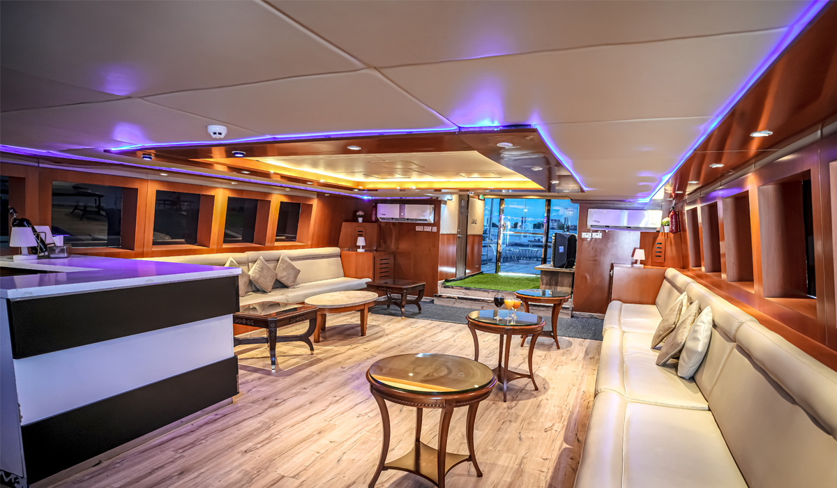 Яхты(а) "WT". Яхта PARADISE 143FT WT 5 кают Суперяхты – Превышают 60 метров и часто оснащены роскошными удобствами