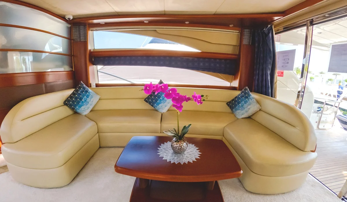 Фото Яхта PRINCESS 72FT WT в Дубае